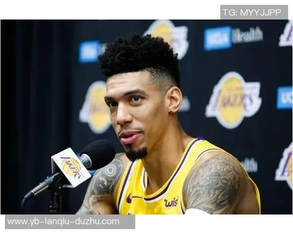 AJ格林谈状态回暖:上场时间保障让我重拾自信三分球命中率完美表现 AJ格林谈状态回暖:上场时间保障让我重拾自信三分球命中率完美表现
