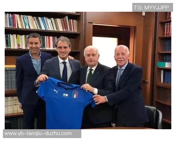 斯基拉确认与后卫詹卢卡曼奇尼续约至2029年助力罗马计划 斯基拉确认与后卫詹卢卡曼奇尼续约至2029年助力罗马计划