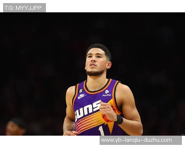 布克首节失准后强势反弹半场贡献13分4助攻助队逆转局势