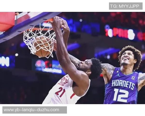 恩比德与鲍尔对决激烈76人半场微弱领先黄蜂三分球大战精彩纷呈